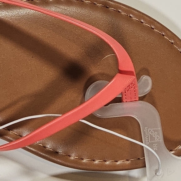 Shade and Shore Ava Womens Size 7 SKINNY Strap Flip Flop Sandals Coral - Picture 4 of 8